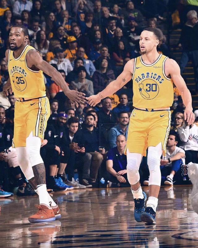 球迷们所期 球迷们所期