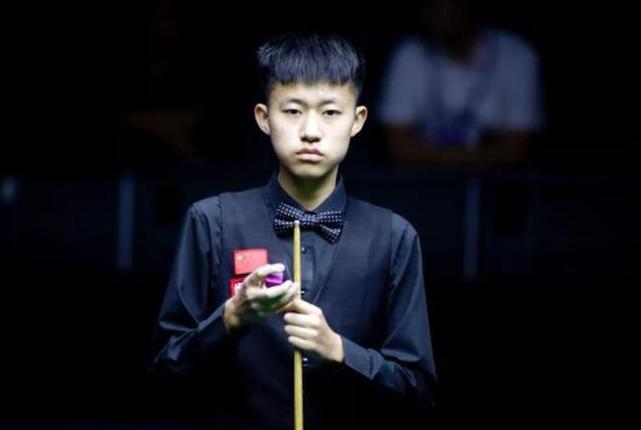 借出色的自 借出色的自