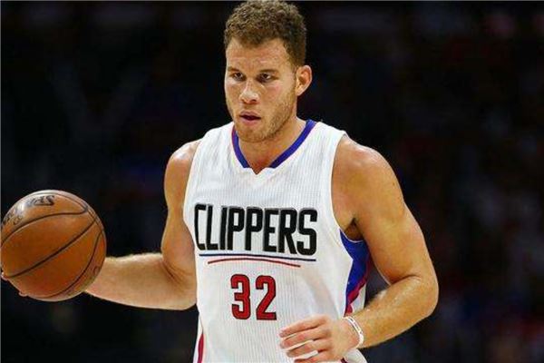 球从后场向 球从后场向